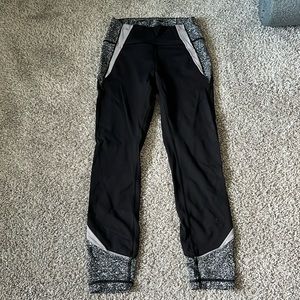 LULULEMON - in movement tight